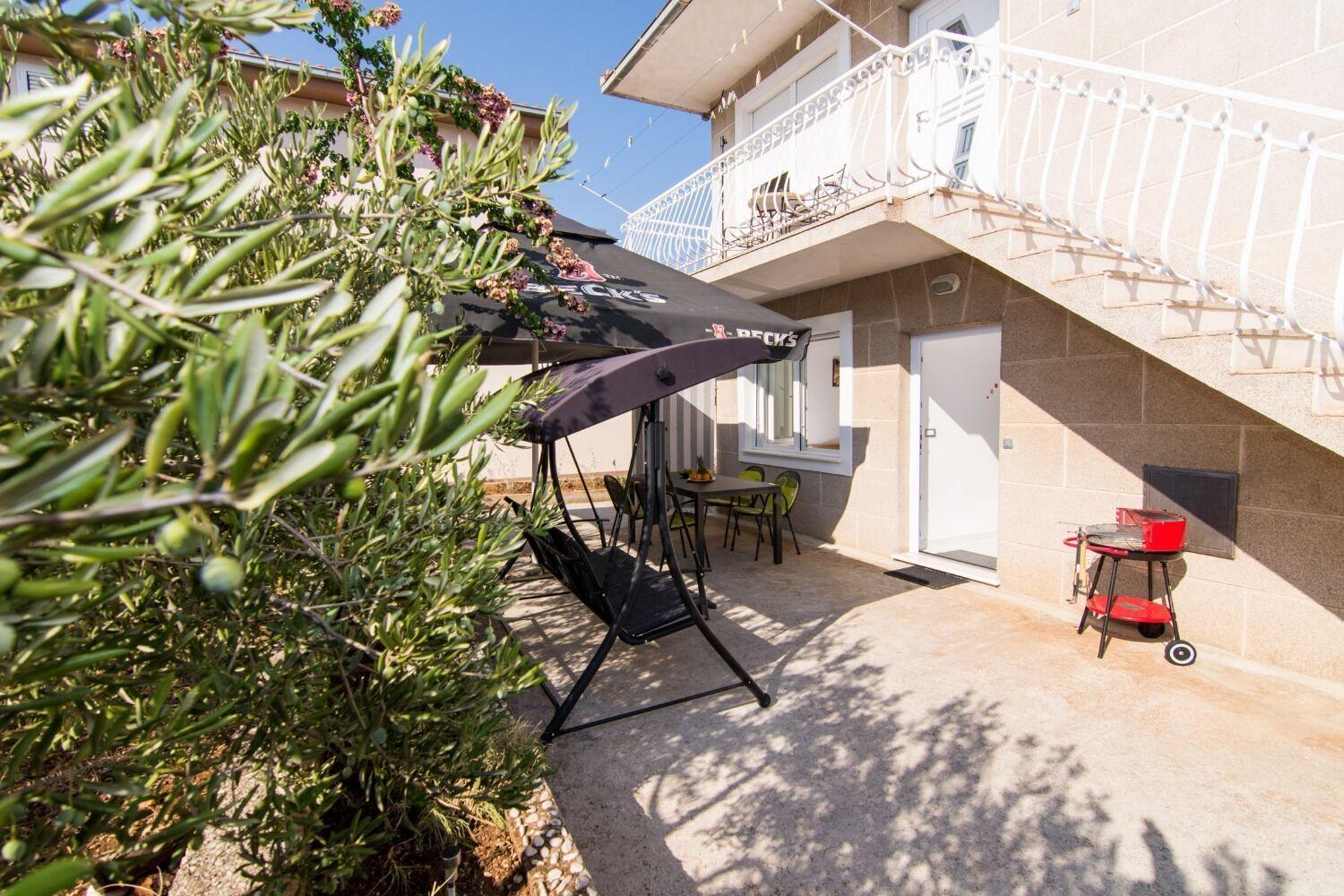 Apartments Ivica - Garden Terrace Slatine Dış mekan fotoğraf