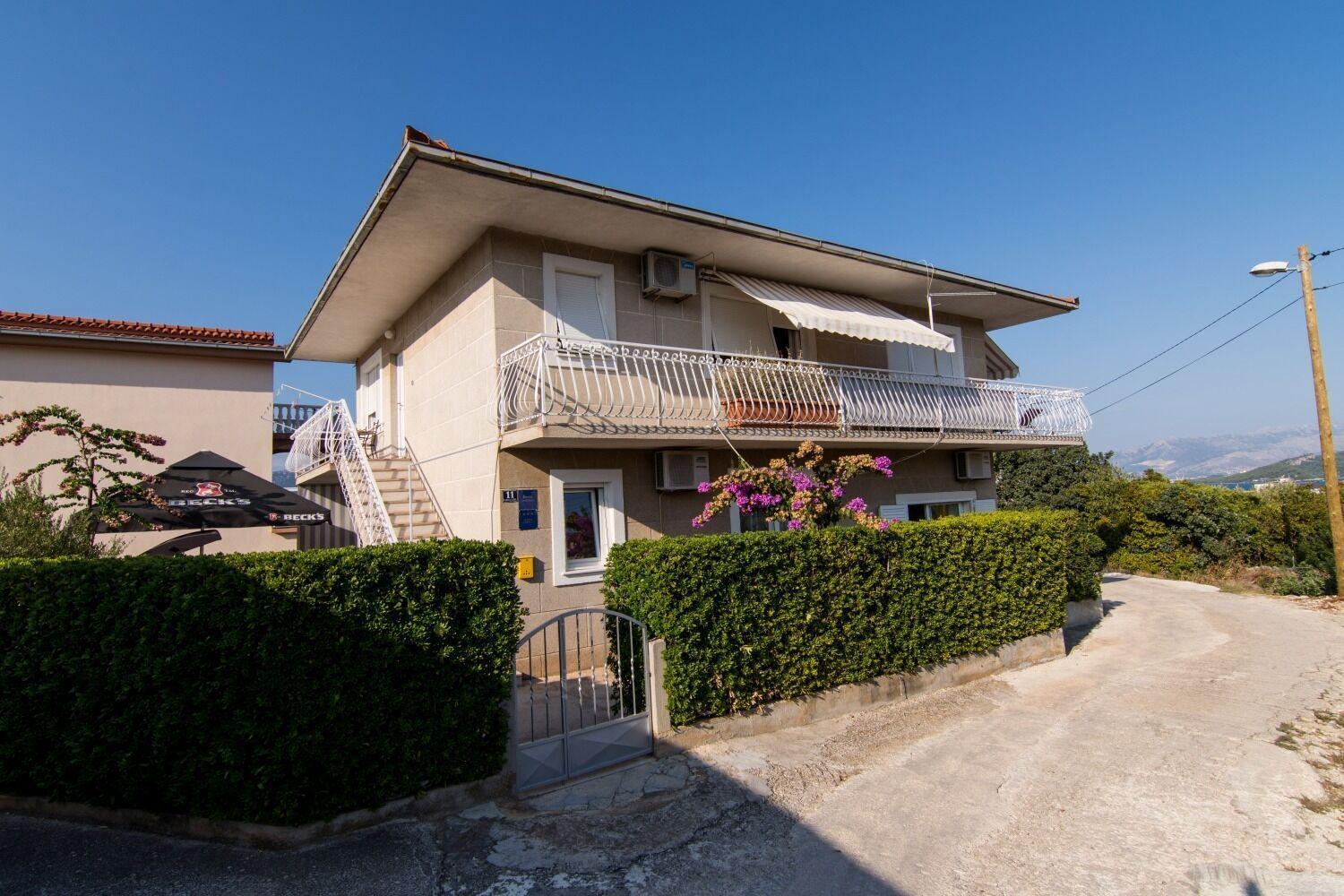Apartments Ivica - Garden Terrace Slatine Dış mekan fotoğraf
