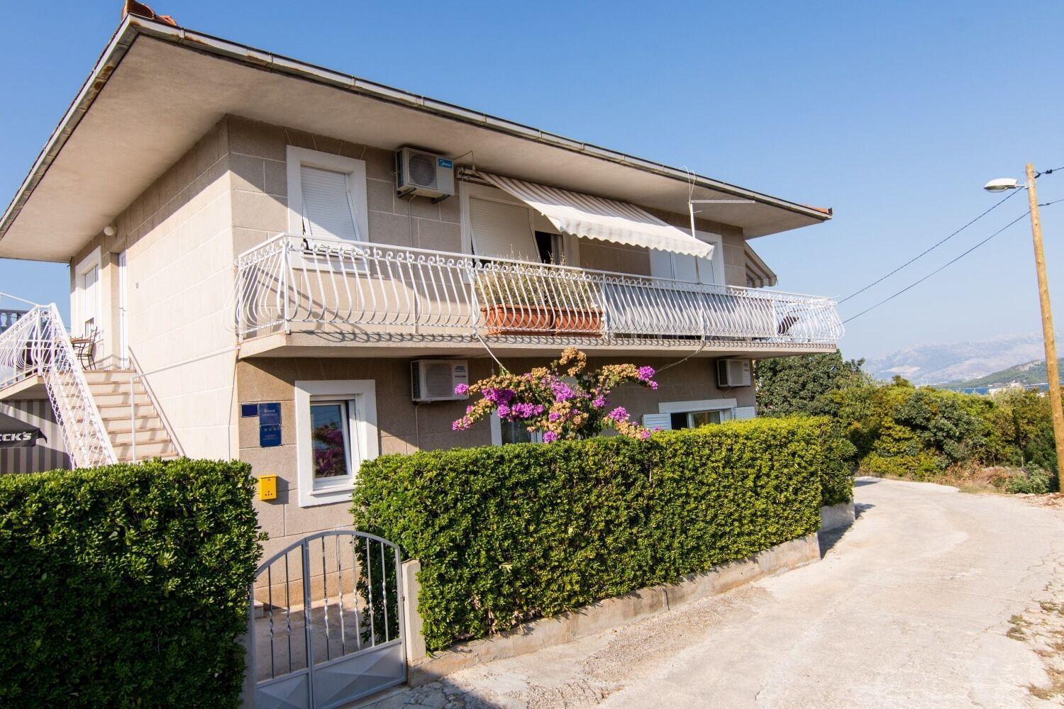 Apartments Ivica - Garden Terrace Slatine Dış mekan fotoğraf